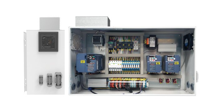 لوحة كهربائية لتشغيل الرافعة تضم أتمتة PLC ومغيرات تردد VFD