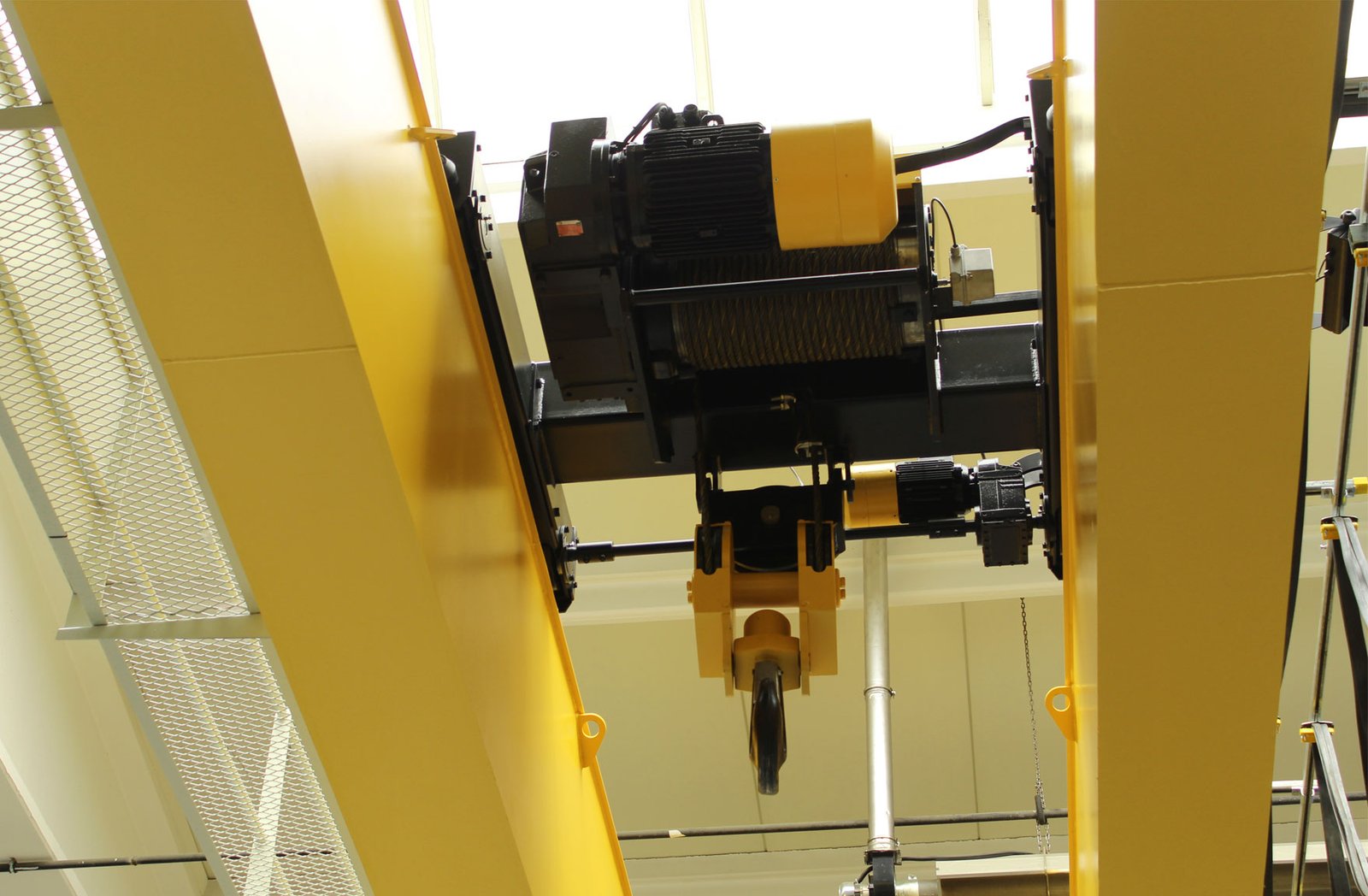 Wimac range of low ceiling crane arrangements for buildings where clearance is limited