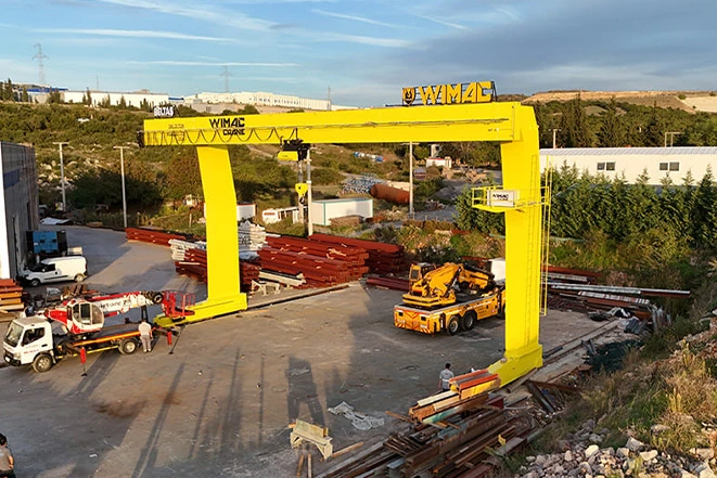 Industrial L-type gantry crane with an asymmetric L-leg portal frame